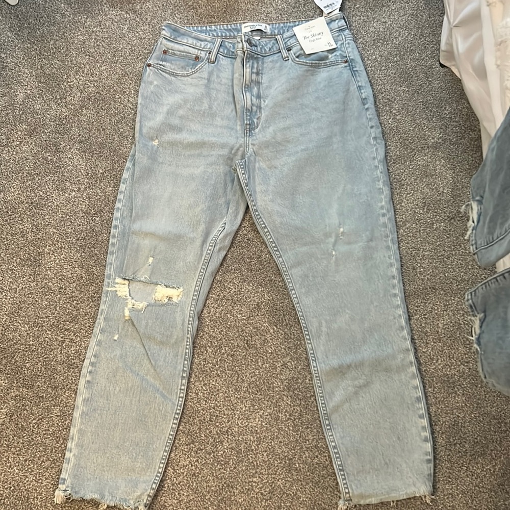 NWT Abercrombie & Fitch The Skinny High Rise Jeans